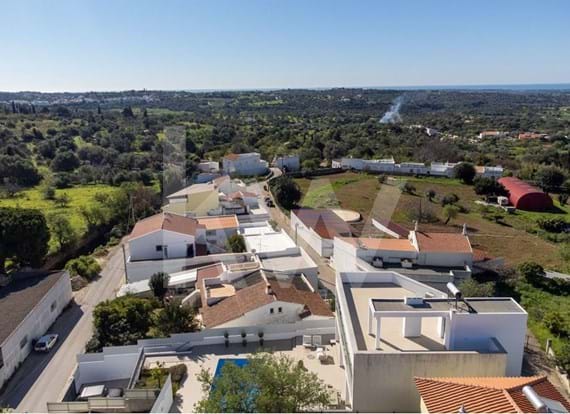 3-bedroom house with pool, gym, and cinema room in the center of Loulé