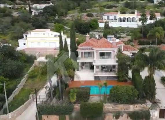 Stunning Seaview Villa in the Hills of Santa Barbara de Nexe featuring a spa