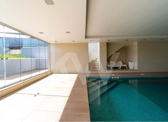 Encantadora moradia de 5 quartos com piscina interior