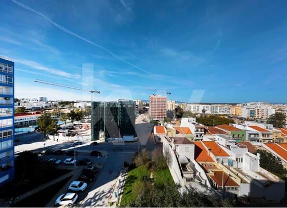 Apartamento T3 central com garagem box em Portimão - Algarve