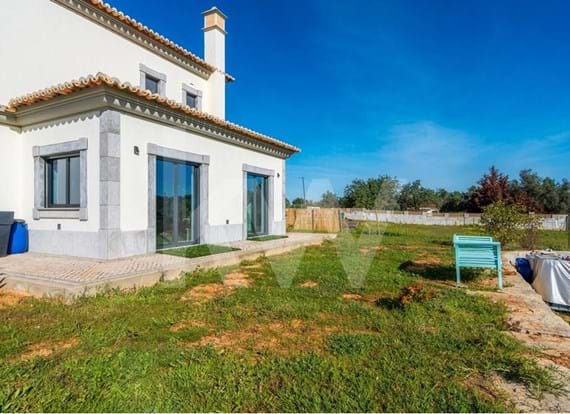 Detached 4 Bedroom Villa in Pera - Central Algarve