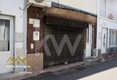 Ther's a opportunity to acquire a commercial space, with attractive value, to be remodeled!