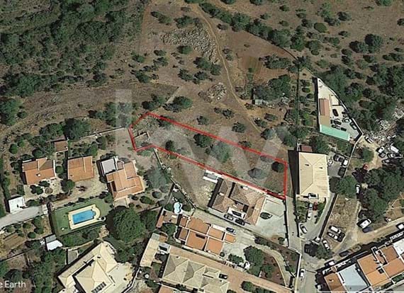 Land with a total area of 1360 m2 in Ladeira do Vau - Portimão.
