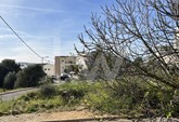 Lote de terreno com 128 m2 para construção de moradia geminada localizado no Parchal, Lagoa, Algarve