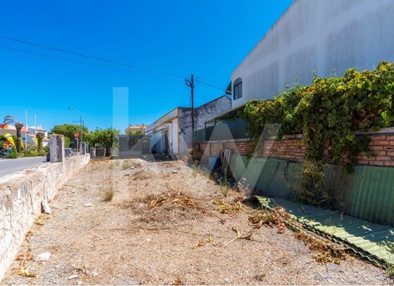 Land with warehouse and possibility of building a house in São Brás de Alportel