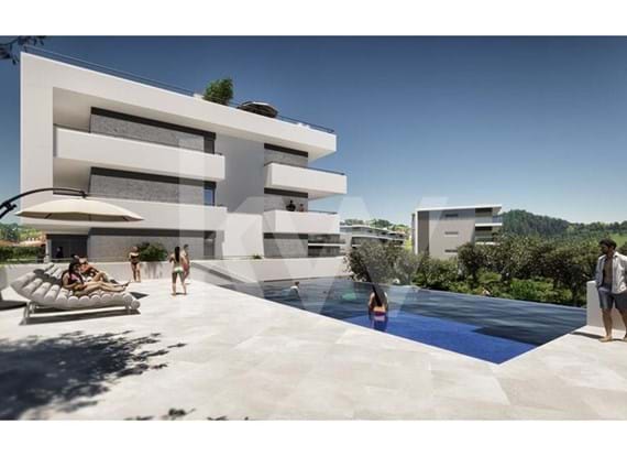 T3 em condomínio com jardim, piscina e ginásio em Portimão.
