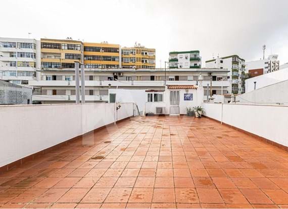 House (Fraction) with Great Profitability, double and independent entrances in Portimão.