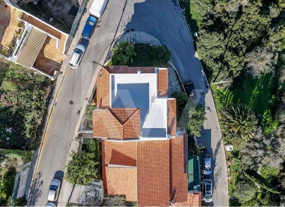 4 bedroom villa with 2 suites, 5 bathrooms, garage and terrace with river and mountain views, in Ladeira do Vau
