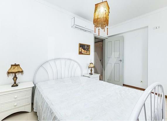 2 bedroom apartment in the city center with stunning views over the river.
