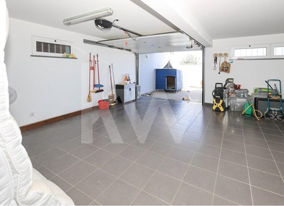 Detached T3+1 house with swimming pool, garage and backyard with fruit trees, for sale in Alcantarilha