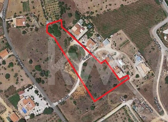 Plot with 5160m2 and viability of construction located in Lobito, Silves