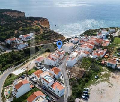 Sea view villa 300 metres from Benagil beach with the possibility of converting it into three 3-bedr. apartments and one 2-bedr. apartment - Lagoa Benagil