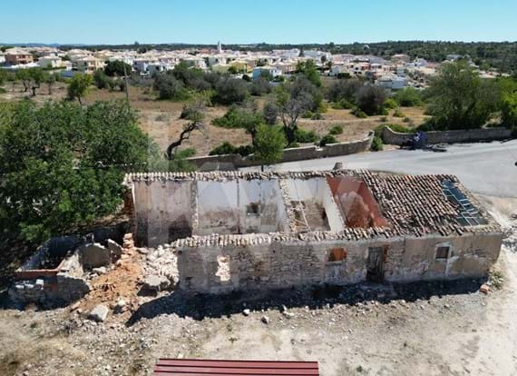 Farmhouse with 2,3ha with ruin in Quinta do Rogel, Alcantarilha, Algarve, Portugal