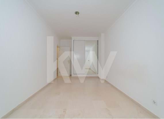 2 bedroom apartment with two bathrooms on the first line of the sea in Monte Gordo