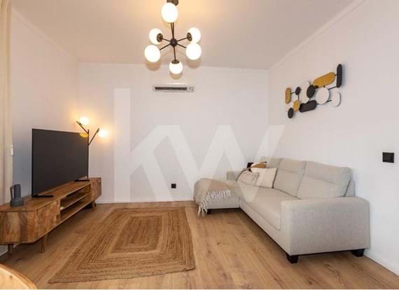 Refurbished 2 bedroom apartament with lift and access to the centre of Portimão