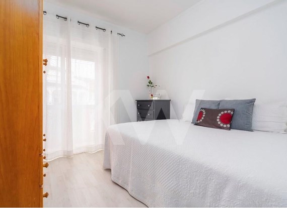 Renovated 4-bedroom flat in Braciais - Patacão - Good location