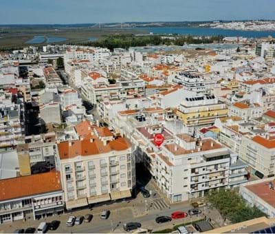 Apartamento T1 com despensa, varanda, marquise e terraço - Vila Real de Santo António Centro