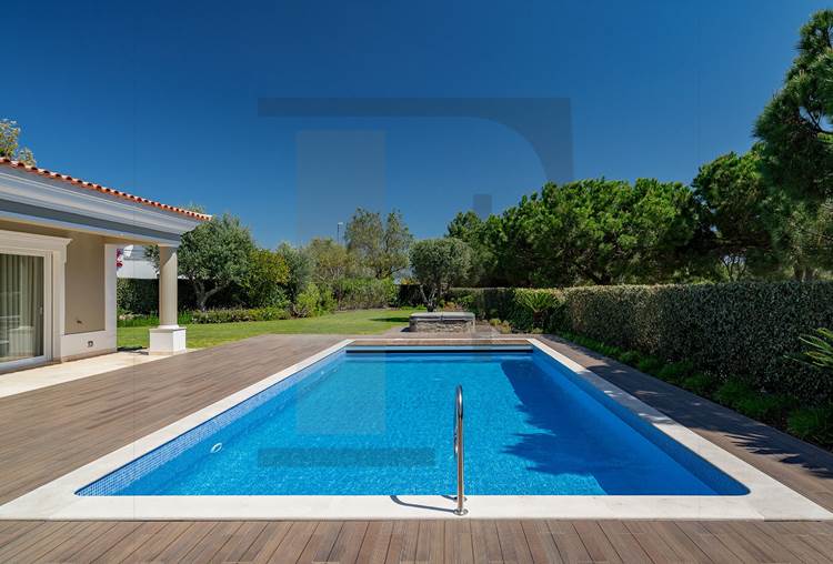 UNDER OFFER Exquisite villa with amazing front line golf views