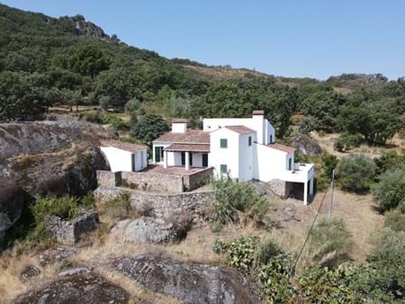 Property with 5 bedroom house and magnificent view in Alentejo