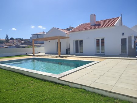 3-Bedroom Villa with Swimming Pool, Garage and Garden