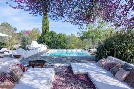 Property with 3 Houses, Vineyard and Swimming Pool