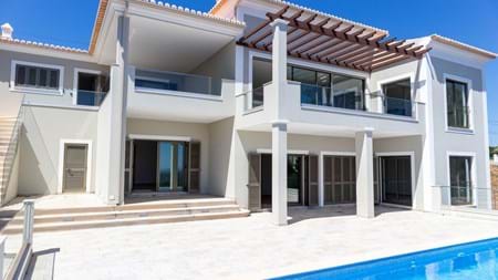Villa Contemporaine T4 avec Piscine et Vue à Algarve