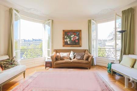 On the Left Bank in Paris, in the 7th arrondissement and on the Place de Breteuil, a flat with a panoramic view over the roofs and the treetops