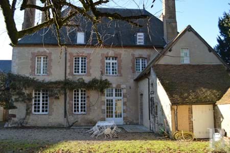 2 hours south of Paris, on the edge of the Sologne, in an authentic village, a manor house with its outbuildings
