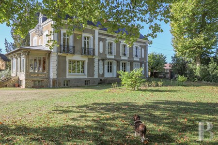 20 minutes from Fontainebleau, a 19th century mansion and its vast garden