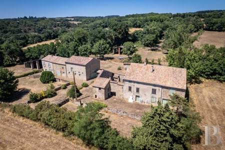 In the Montagne Noire, two farmhouses on 3 ha of garden and meadows, in the heart of unspoiled nature with a breathtaking view over the Pyrenees