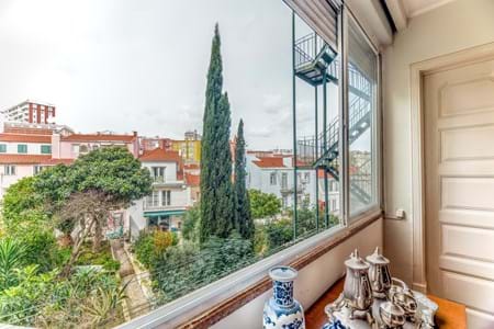 4 Bedrooms apartment with lift ideal for Family in Rato Lisbon