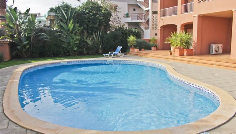 2 Bedroom Apartment with Sea View and Pool Only 50m from the Beach