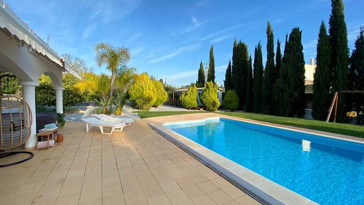 Spacious Single-Storey Villa with a Fantastic Garden Located in Luz