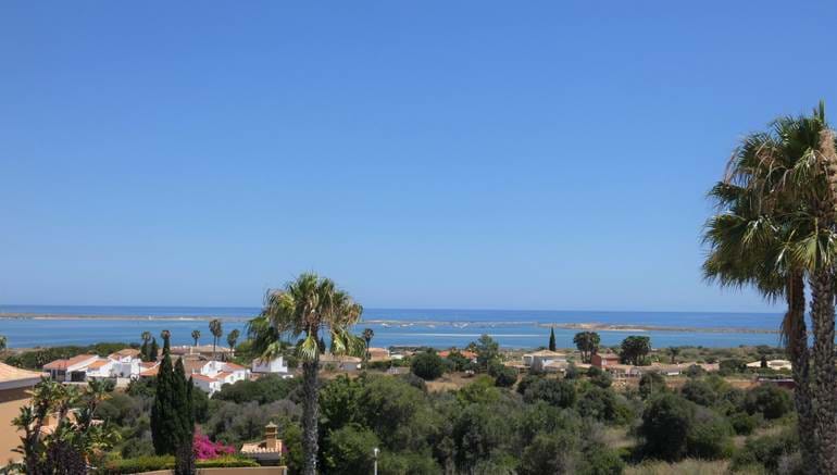 Beautiful 2 Bedroom Apartment with Sea View near the Golf for 4 people