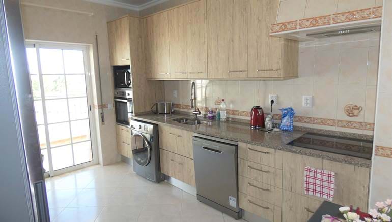 2 Bedroom Apartment Fully Refurbished Close to The City Centre