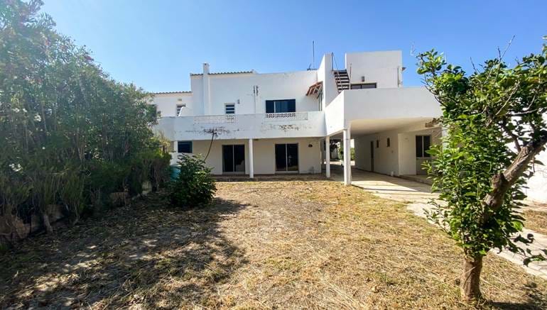 2 Bedroom Semi-Detached Villa Located in a Residential Zone Within Walking Distance from the Beach