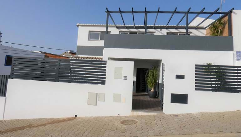 Modern 3 Bedroom Villa Recently Refurbished Located at Portimão