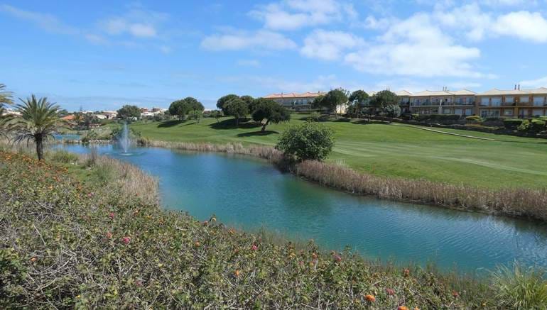 2 Bedroom Apartment Situated in Boavista With Golf and Lake Views