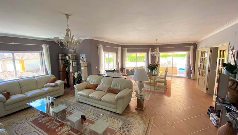 Beautiful 4 Bedroom Villa Located on a Hillside with Panoramic Sea Views