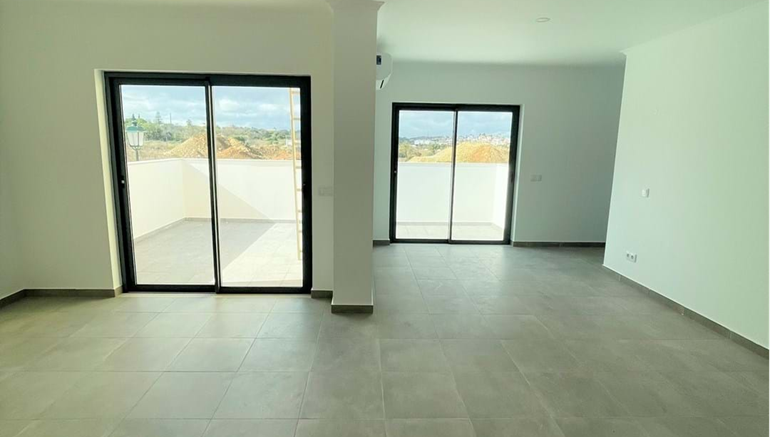 Brand New 4 Bedrooms Villa Close to Porto de Mos Beach