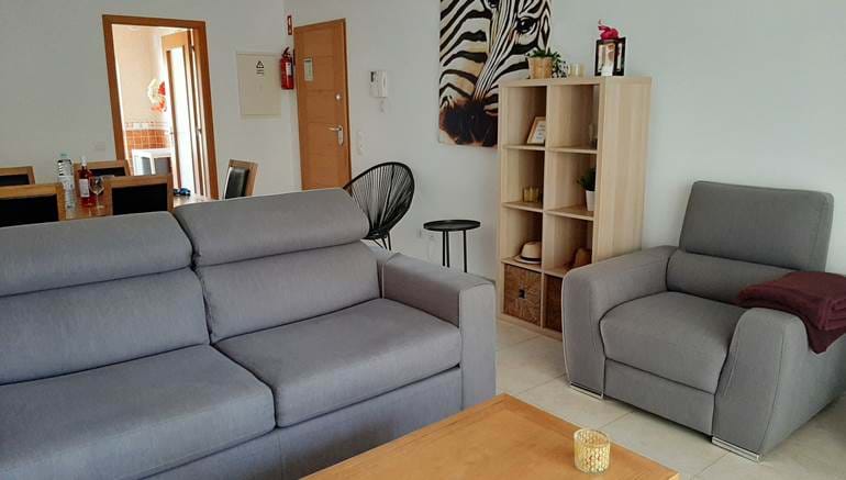 Geräumige 2-Zimmer-Wohnung in einem kleinen Komplex in Gehweite zum Strand von Porto de Mos