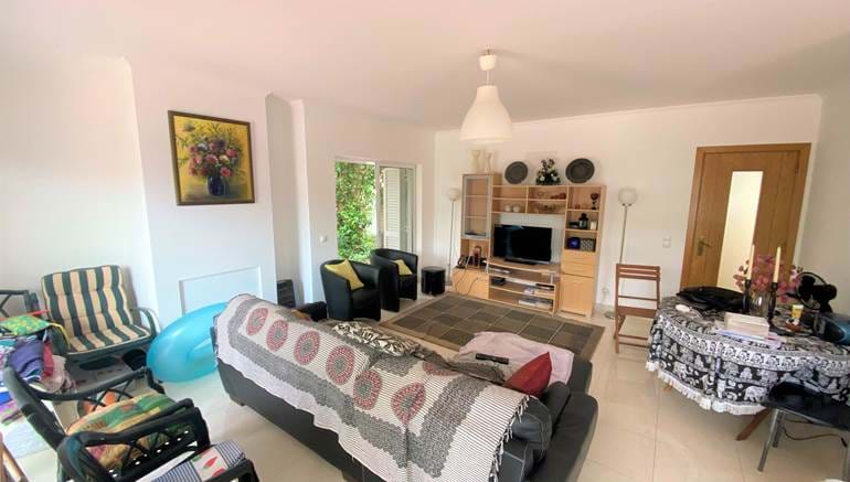 4-Schlafzimmer-Villa in Albardeira, nur wenige Gehminuten vom Strand Meia Praia entfernt