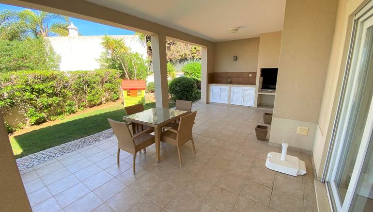 Stunning 4 Bedroom Villa Located in Luz with Sea Views