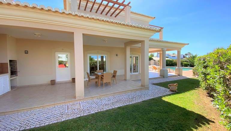 Stunning 4 Bedroom Villa Located in Luz with Sea Views
