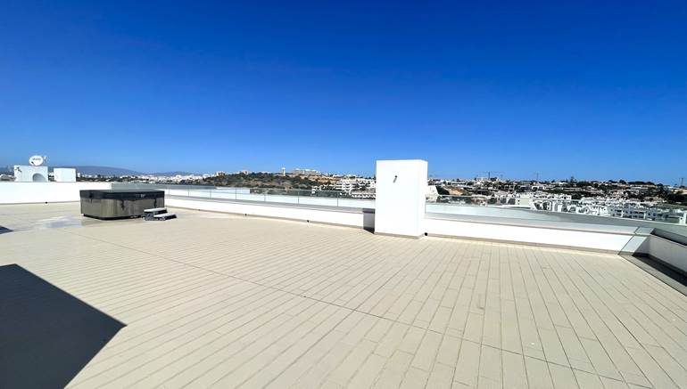 Moderno Apartamento de 2 Quartos no Porto de Mos