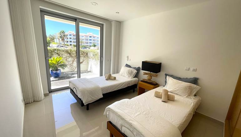 Modern 2 Bedroom Apartment in Porto de Mos