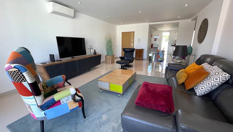 Modern Appartement de 2 Chambres á Porto de Mos