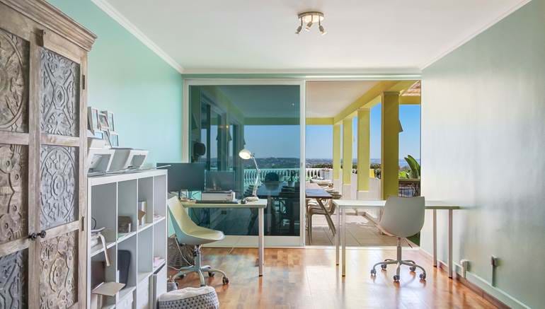 Fantastique Villa de Luxe avec 4 + 2 Chambres Située sur le Golf de Boavista avec Vue sur la Mer