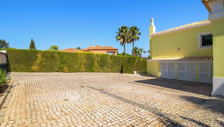 Fantastische Luxus-Villa mit 4 + 2 Schlafzimmern in Boavista Golf mit Meerblick