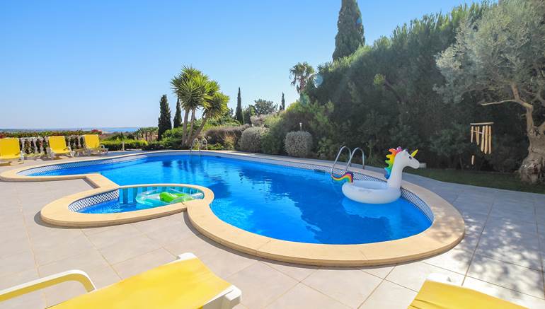 Fantastic Luxury Villa with 4 + 2 Bedrooms Located at Boavista Golf with Sea Views